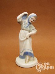 Скульптура "Танцующая крестьянка"